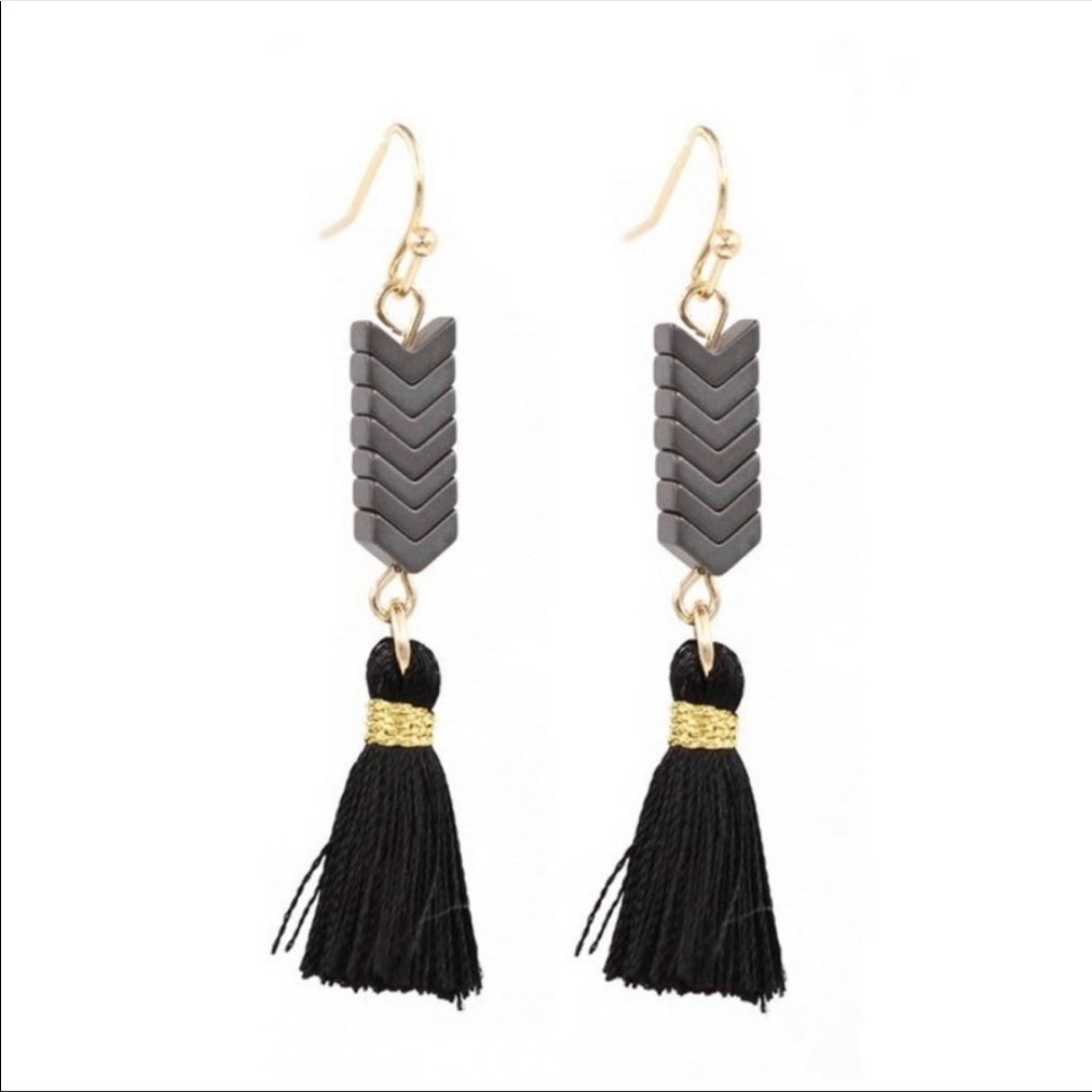 Black thread NWT silver space gray chevron lightweight earrings statement